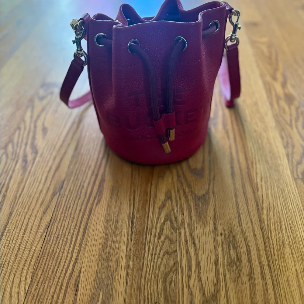 Marc Jacobs Red Mini Bucket Bag - Picture 2 of 7